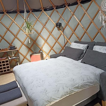 L'Echappee Au Jardin, Yourte Bucolique Godinne Exteriör bild